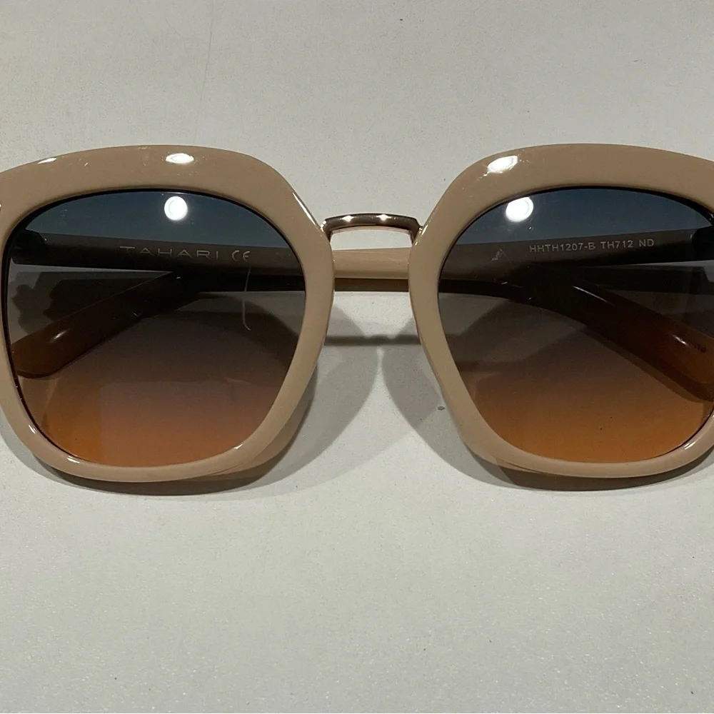 🍏🍏 Tahari Brown Ombré Beige/Gold Frame Sunglasses, 5 3/8 W, 2 1/8 D